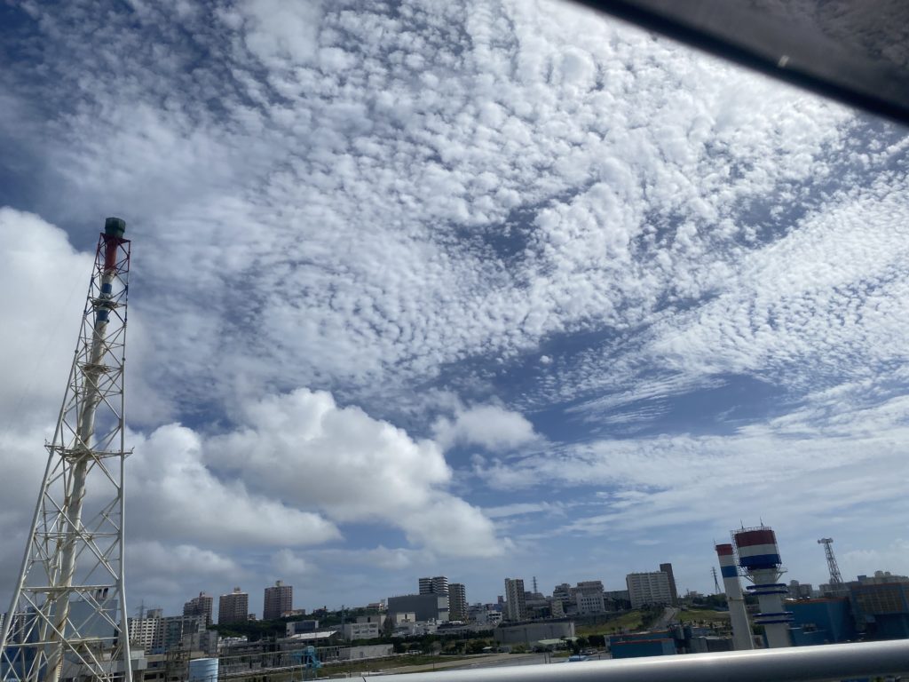 沖縄の青空をパチリ、最近写真を撮る事が楽しい～(^o^)