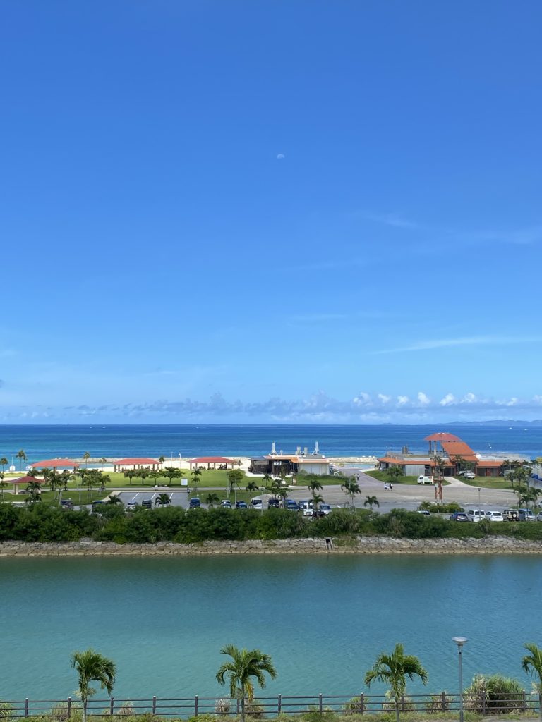 沖縄豊崎のショッピングモール【イーアス】と瀬長島で写真を撮ってきました。