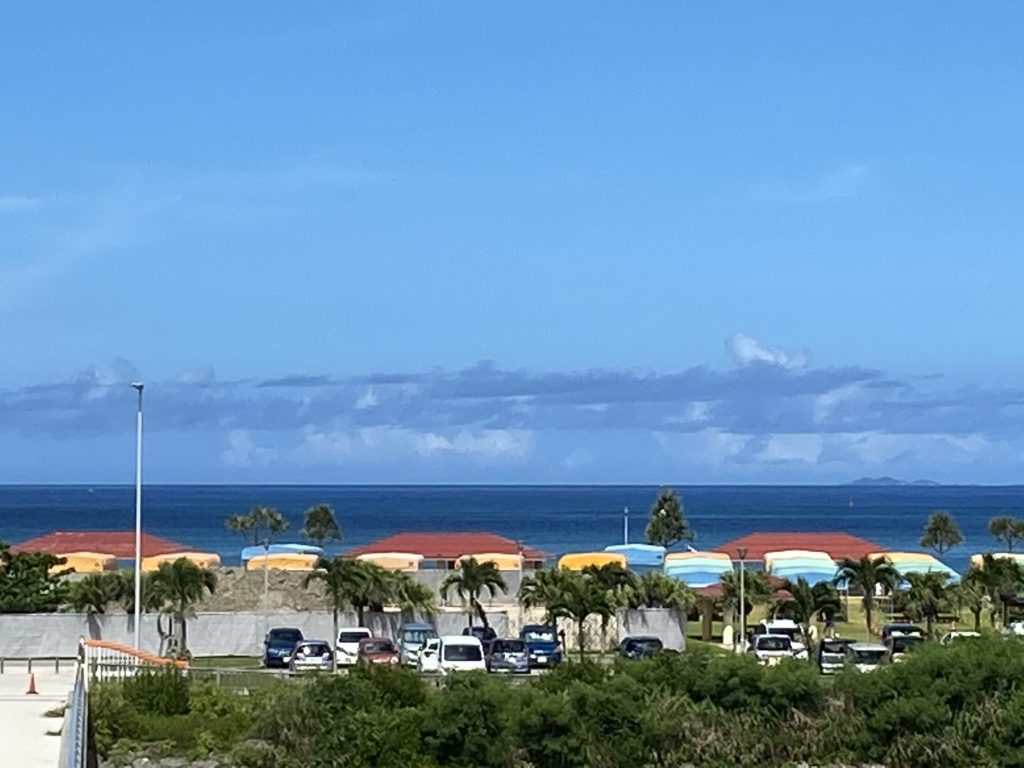 沖縄豊崎のショッピングモール【イーアス】と瀬長島で写真を撮ってきました。