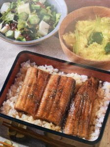 コロナ自粛の今、料理を簡単に楽しくヨシケイ活用してます。